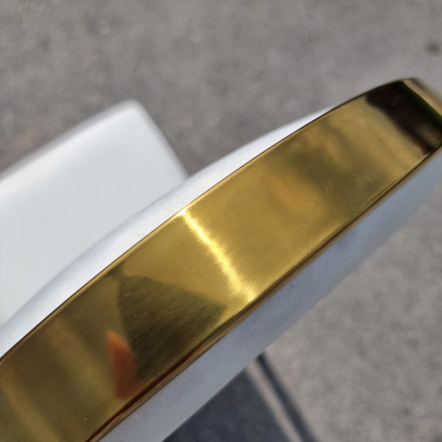 Бела медаљон столица (штоф), МОДЕЛ НОВ