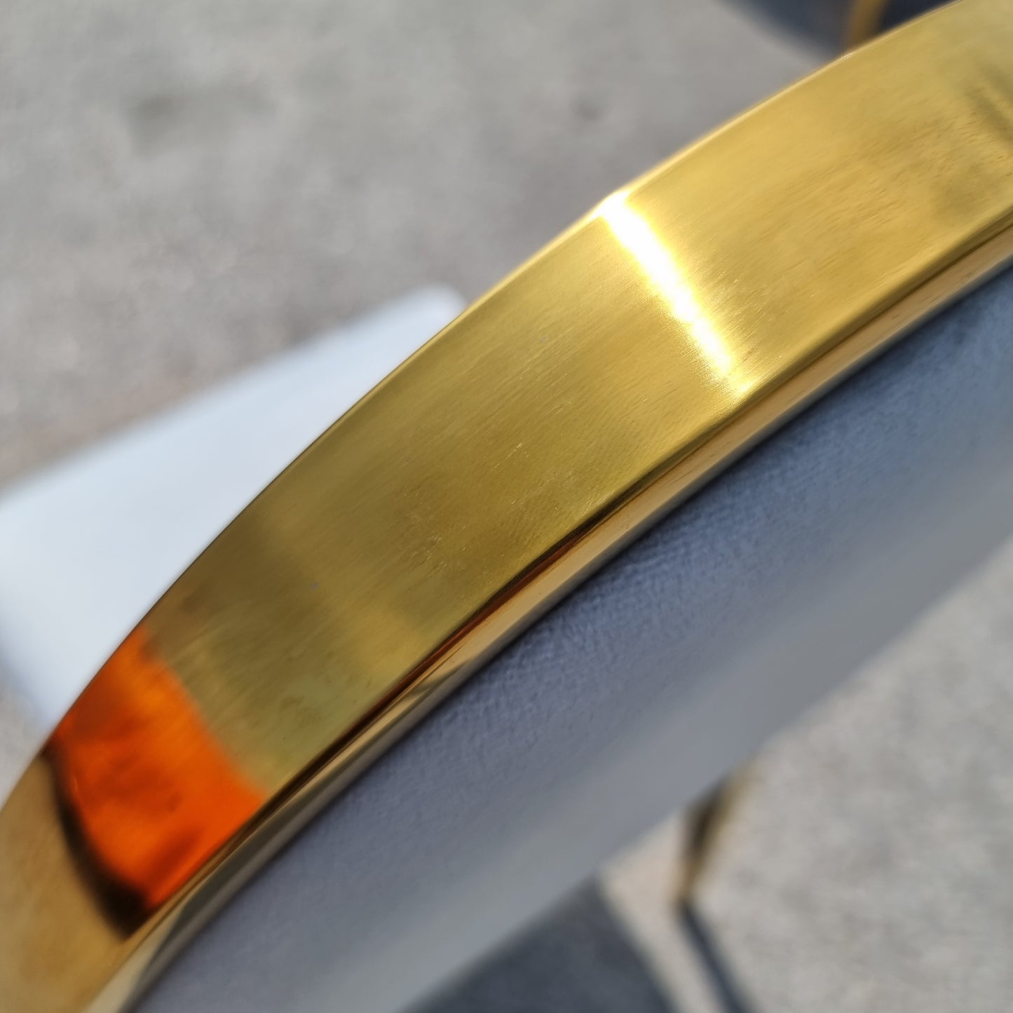 Сива медаљон столица (штоф), НОВ МОДЕЛ